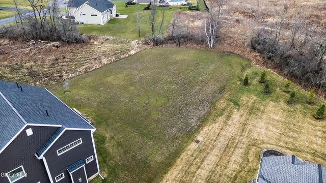 10 Scarlet Street, Clifton Park, NY 12065