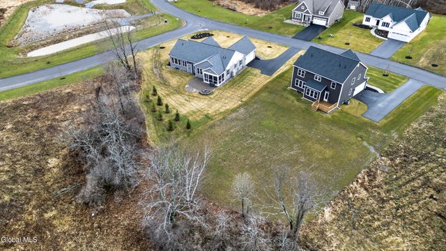 10 Scarlet Street, Clifton Park, NY 12065