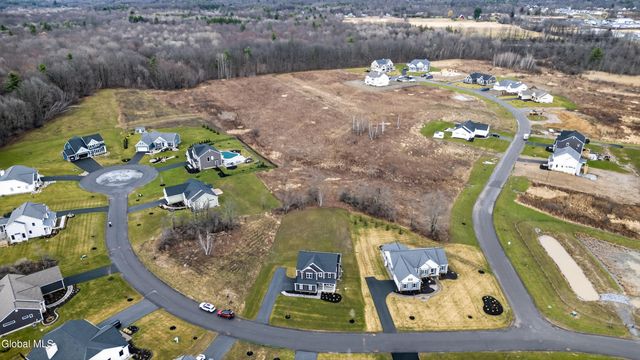 10 Scarlet Street, Clifton Park, NY 12065