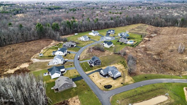 10 Scarlet Street, Clifton Park, NY 12065