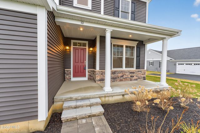 10 Scarlet Street, Clifton Park, NY 12065