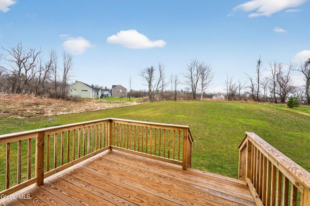 10 Scarlet Street, Clifton Park, NY 12065