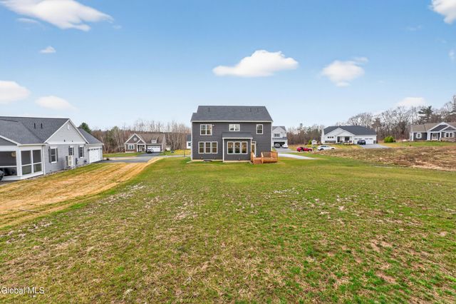 10 Scarlet Street, Clifton Park, NY 12065