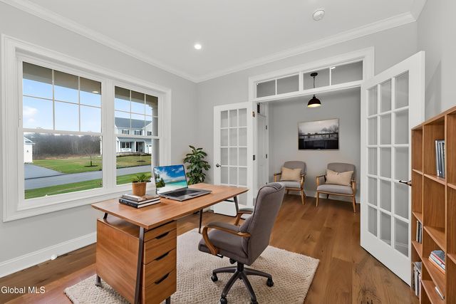 10 Scarlet Street, Clifton Park, NY 12065