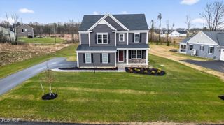 10 Scarlet Street, Clifton Park, NY 12065