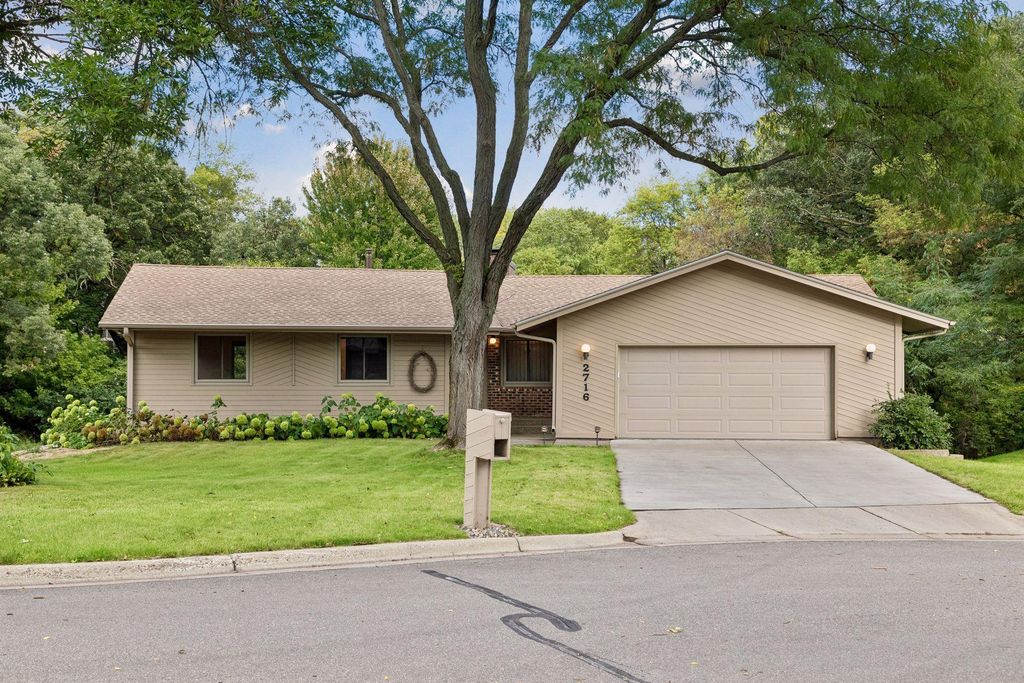 2716 Isle Royale Court, Burnsville, MN 55337 — photo 2