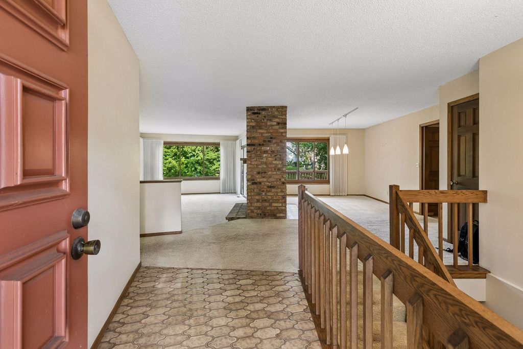 2716 Isle Royale Court, Burnsville, MN 55337 — photo 4