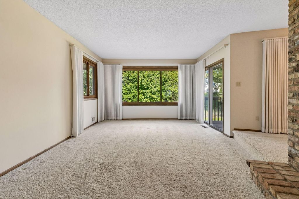 2716 Isle Royale Court, Burnsville, MN 55337 — photo 5