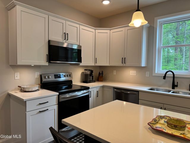 7 Huntington Way, Ballston Spa, NY 12020