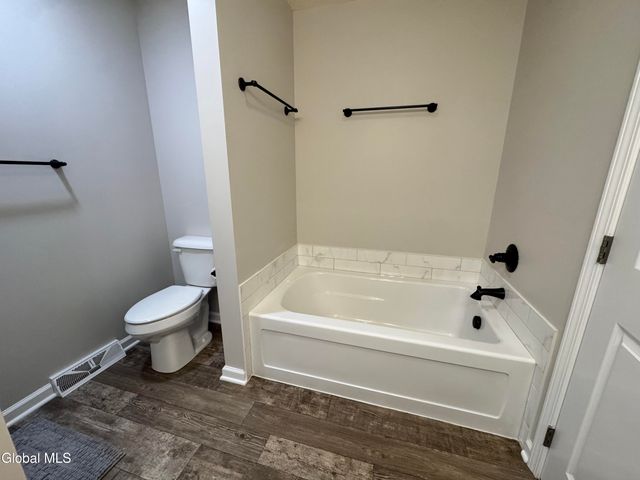 7 Huntington Way, Ballston Spa, NY 12020
