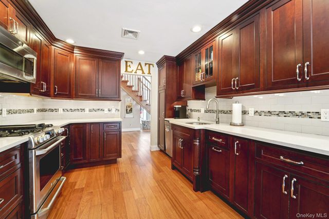 12 Chippewa Court, Suffern, NY 10901