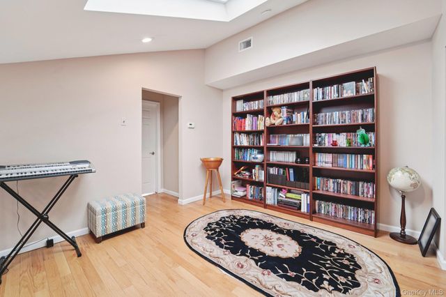 12 Chippewa Court, Suffern, NY 10901