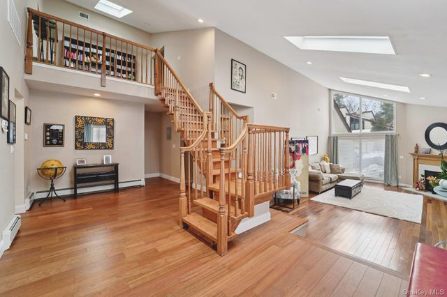 12 Chippewa Court, Suffern, NY 10901