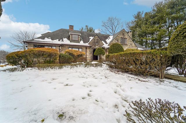 12 Chippewa Court, Suffern, NY 10901