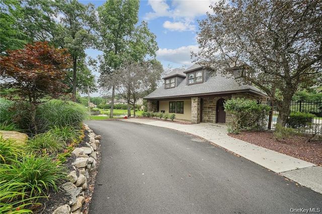 12 Chippewa Court, Suffern, NY 10901