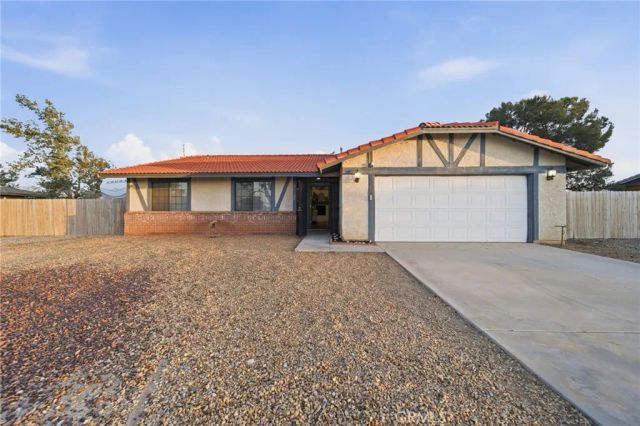 21185 Wren Street, Apple Valley, CA 92308