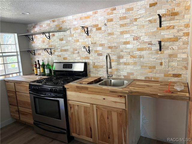 1751 S Palm Avenue, Homosassa, FL 34448