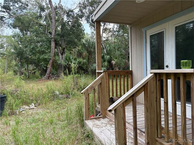 1751 S Palm Avenue, Homosassa, FL 34448