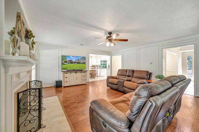 15110 Greenleaf Lane, Houston, TX 77062