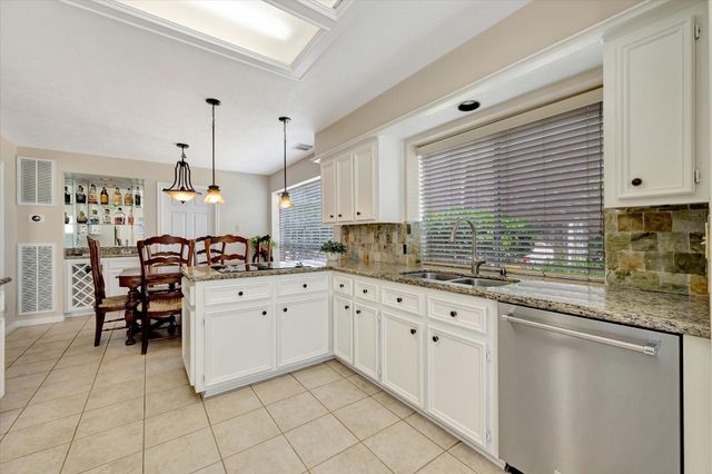 15110 Greenleaf Lane, Houston, TX 77062