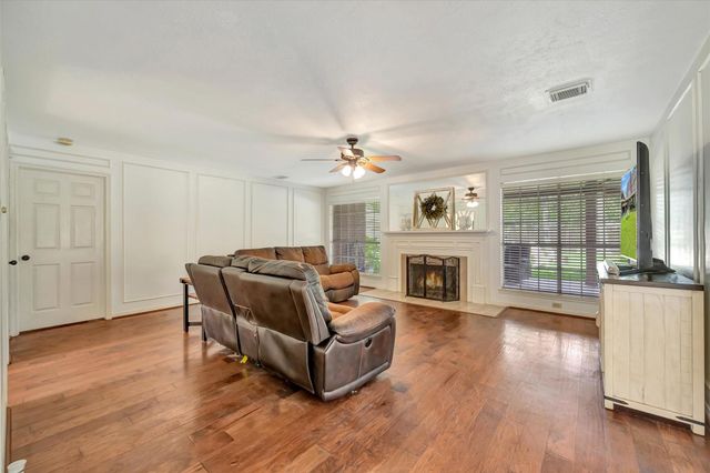 15110 Greenleaf Lane, Houston, TX 77062