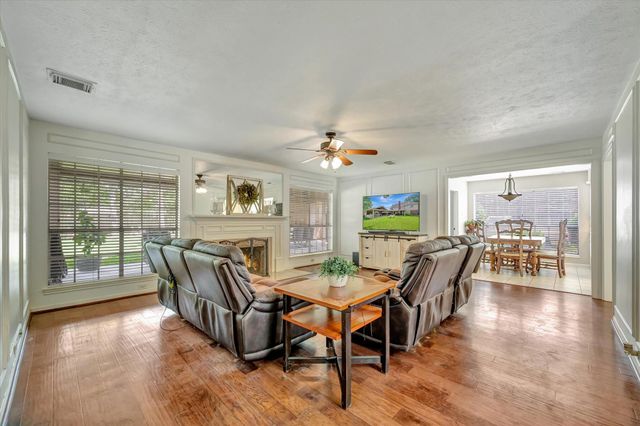 15110 Greenleaf Lane, Houston, TX 77062