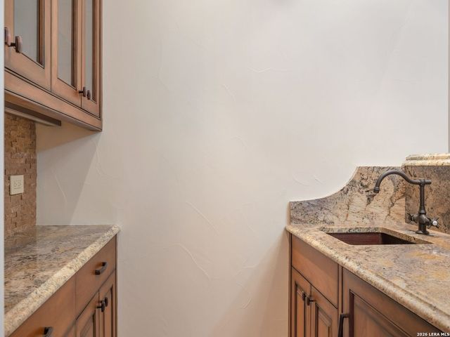16 Galleria Drive, San Antonio, TX 78257