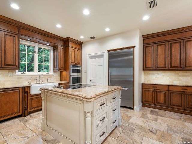 16 Galleria Drive, San Antonio, TX 78257