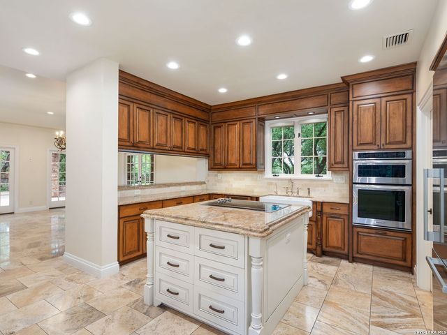 16 Galleria Drive, San Antonio, TX 78257