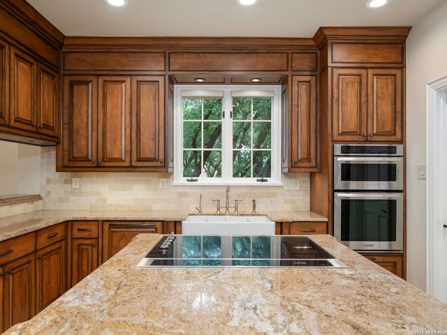16 Galleria Drive, San Antonio, TX 78257