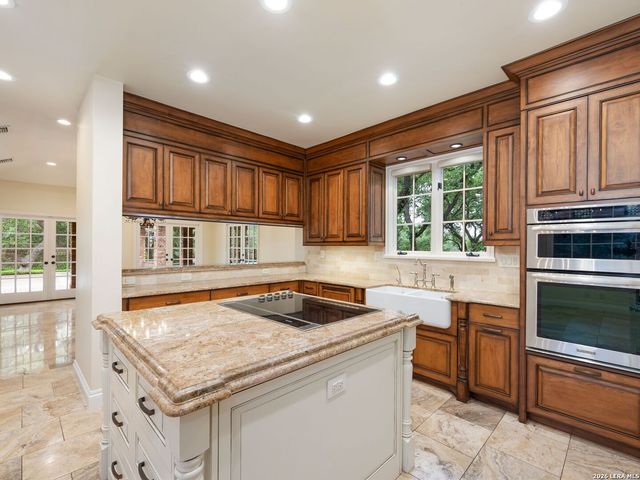 16 Galleria Drive, San Antonio, TX 78257