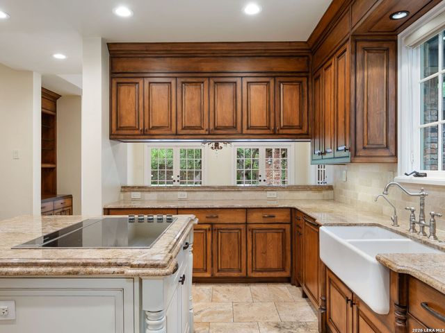 16 Galleria Drive, San Antonio, TX 78257