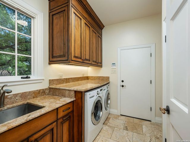 16 Galleria Drive, San Antonio, TX 78257