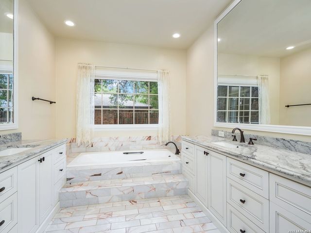 16 Galleria Drive, San Antonio, TX 78257