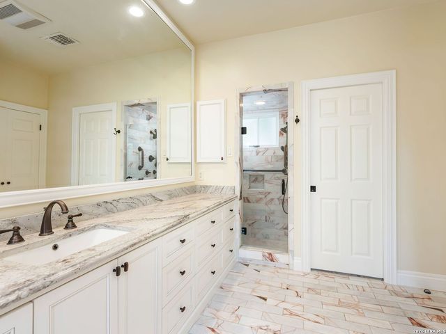 16 Galleria Drive, San Antonio, TX 78257