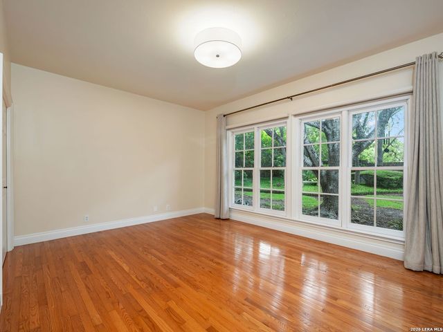 16 Galleria Drive, San Antonio, TX 78257