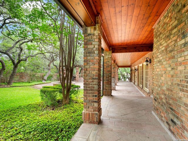 16 Galleria Drive, San Antonio, TX 78257