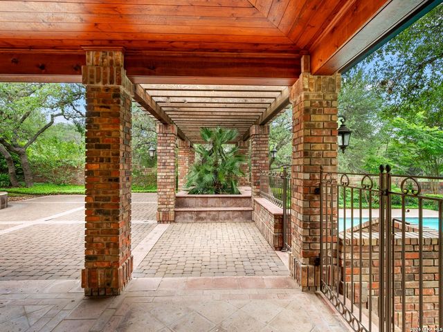 16 Galleria Drive, San Antonio, TX 78257