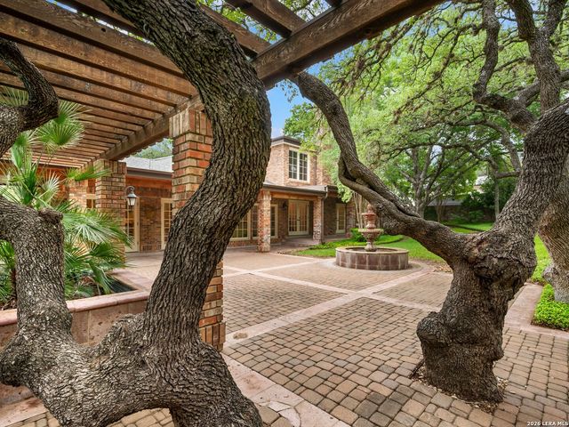 16 Galleria Drive, San Antonio, TX 78257