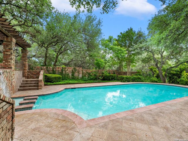 16 Galleria Drive, San Antonio, TX 78257