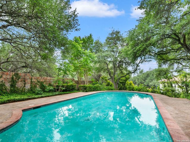 16 Galleria Drive, San Antonio, TX 78257