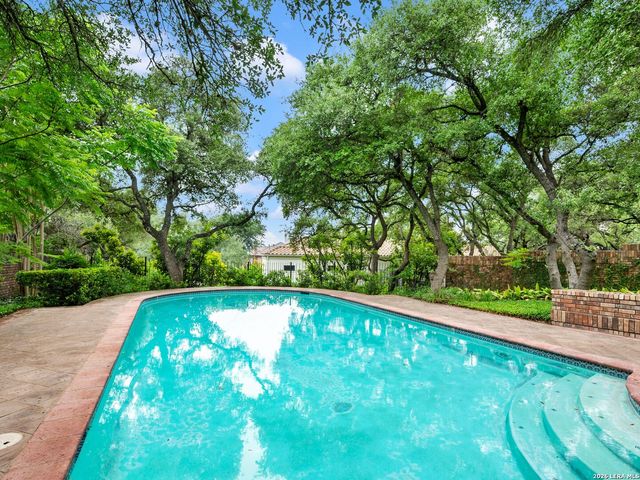 16 Galleria Drive, San Antonio, TX 78257