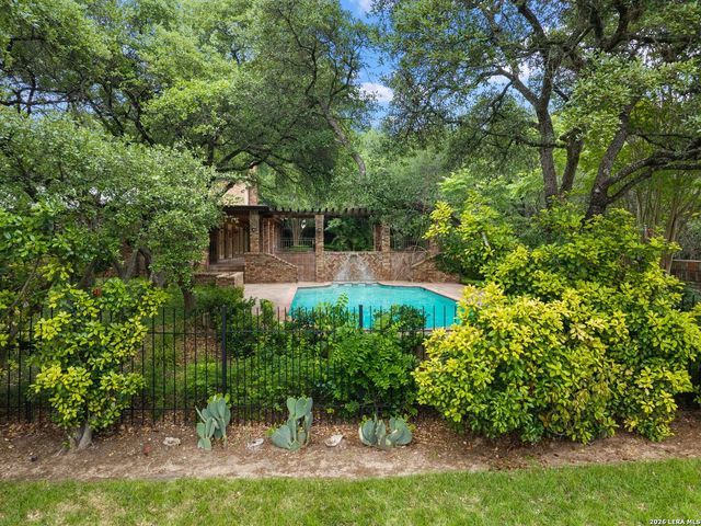 16 Galleria Drive, San Antonio, TX 78257