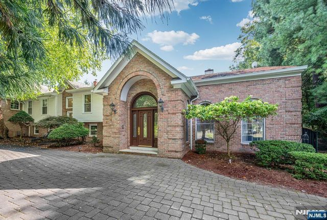 24 Vanderbeck Lane, Mahwah, NJ 07430
