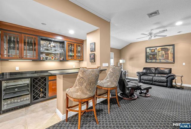 24 Vanderbeck Lane, Mahwah, NJ 07430