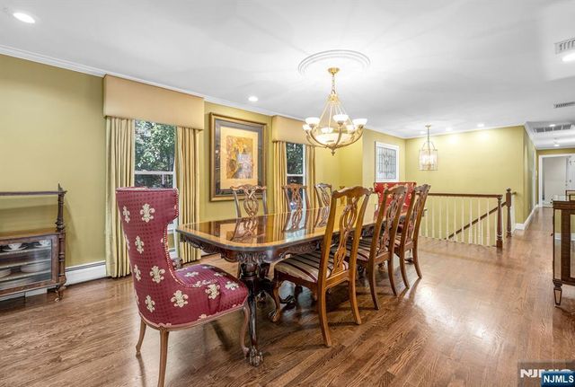 24 Vanderbeck Lane, Mahwah, NJ 07430