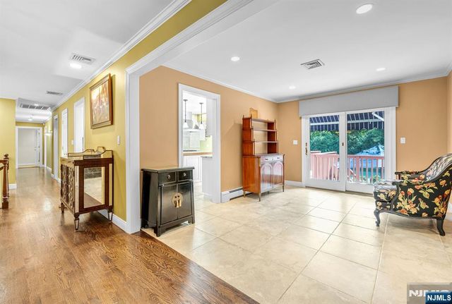24 Vanderbeck Lane, Mahwah, NJ 07430