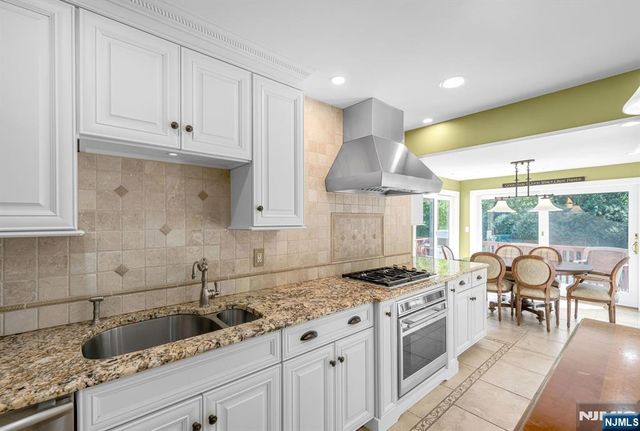 24 Vanderbeck Lane, Mahwah, NJ 07430