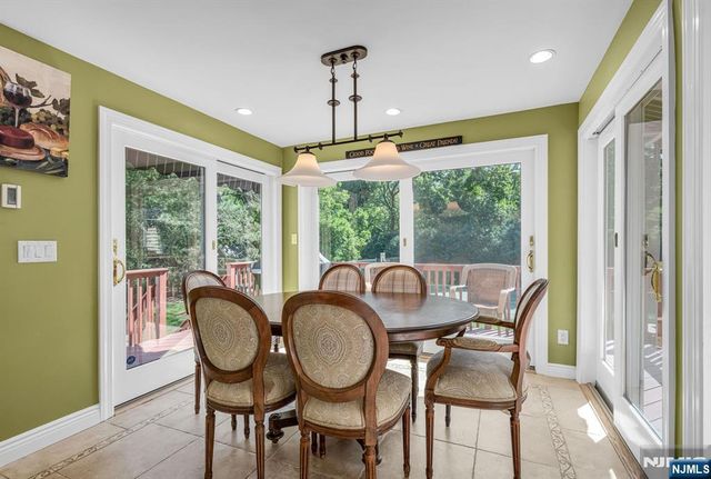 24 Vanderbeck Lane, Mahwah, NJ 07430