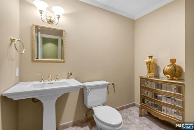 24 Vanderbeck Lane, Mahwah, NJ 07430